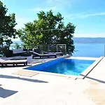 Villa Maranata-5 Stars-pool-spa-gym-free Parking-privacy Jesenice (Split-Dalmatia)