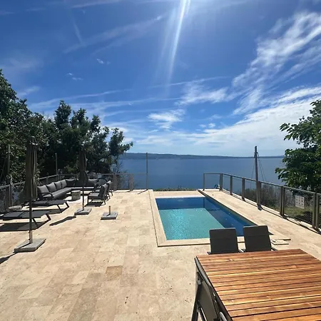 Maranata-5 Stars-pool-spa-gym-free Parking-privacy