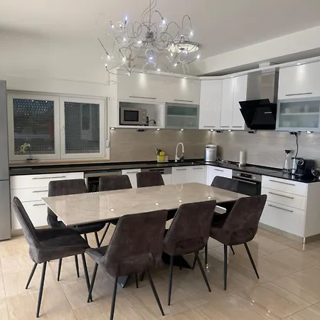 Maranata-5 Stars-pool-spa-gym-free Parking-privacy Jesenice (Split-Dalmatia)