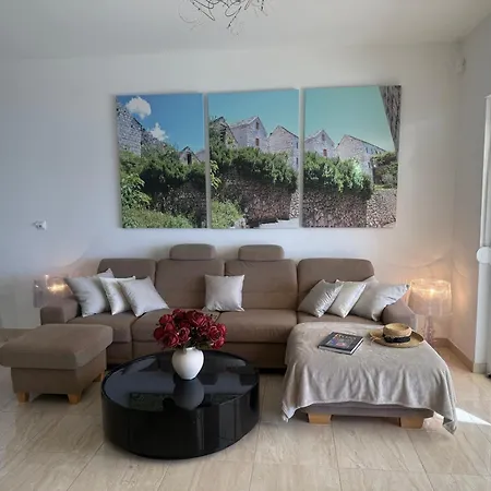 Maranata-5 Stars-pool-spa-gym-free Parking-privacy * Jesenice (Split-Dalmatia)