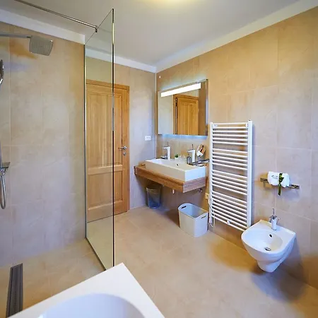 Maranata-5 Stars-pool-spa-gym-free Parking-privacy Jesenice