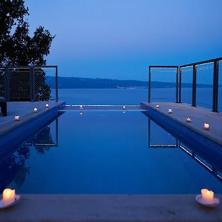 Villa Maranata-5 Stars-pool-spa-gym-free Parking-privacy *