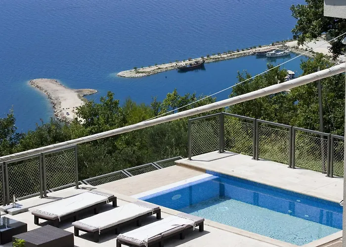 Maranata-5 Stars-pool-spa-gym-free Parking-privacy Villa