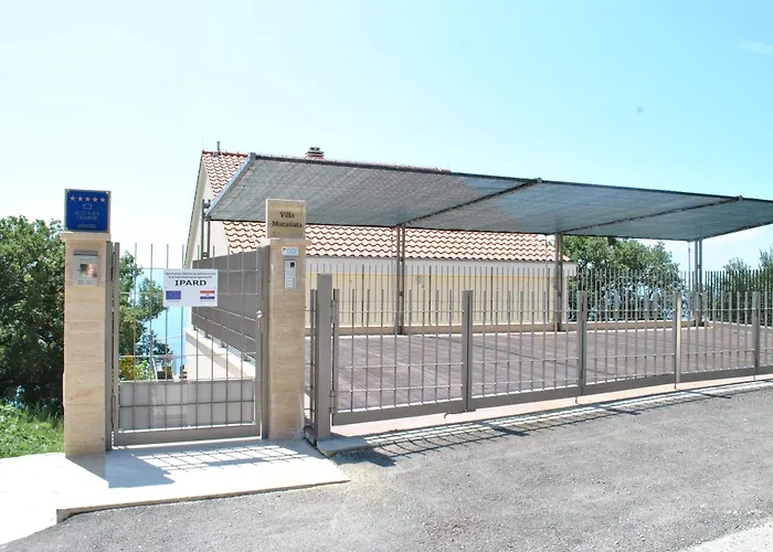 Villa Maranata-5 Stars-pool-spa-gym-free Parking-privacy *