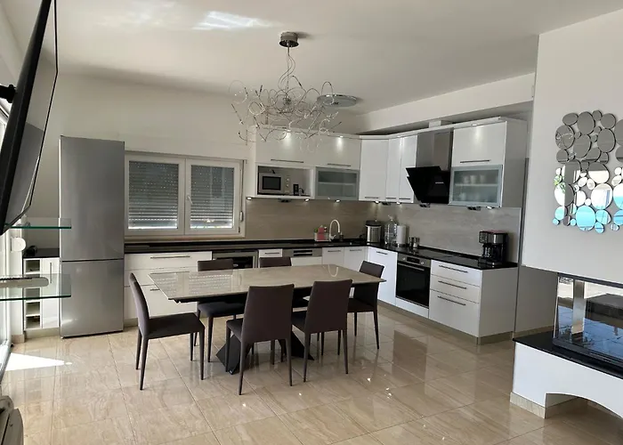 Maranata-5 Stars-pool-spa-gym-free Parking-privacy Jesenice