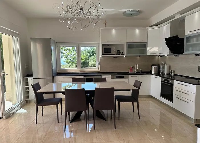 Villa Maranata-5 Stars-pool-spa-gym-free Parking-privacy Jesenice