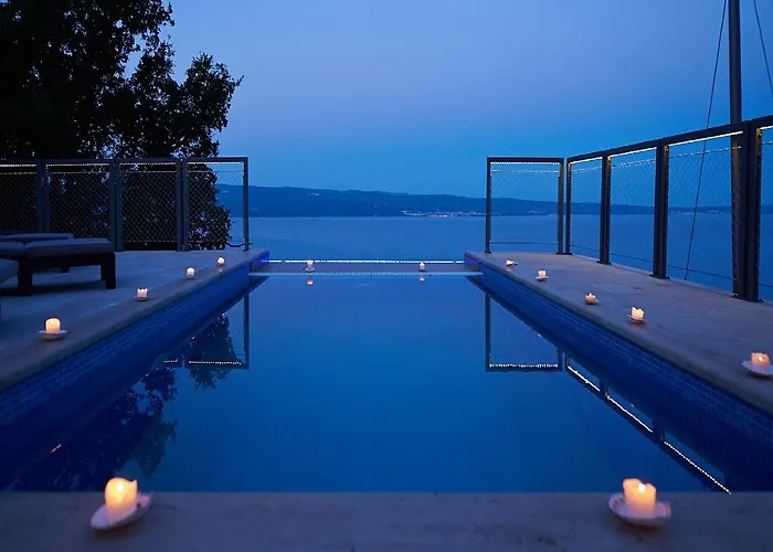 Villa Maranata-5 Stars-pool-spa-gym-free Parking-privacy *